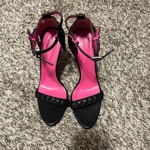 OSCAR TIYE HEELS. Size 38 (7,5-8)